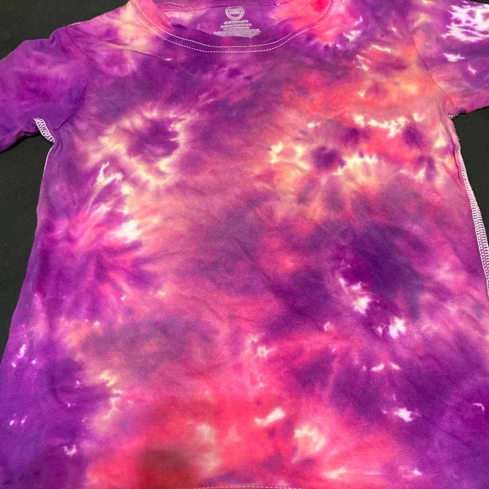 Cute tie dye T-shirt! I can do any pattern you want me to do!